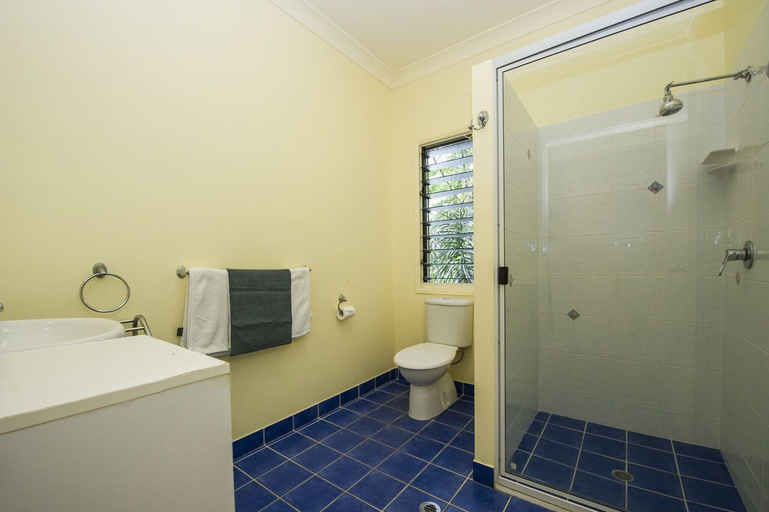 Bathroom 5, Manyana, Magnetic Island