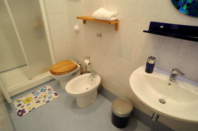 Bathroom 4, Al Vicolo Palermo, Palermo