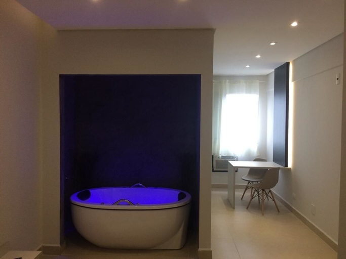 Bathroom 4, Motel Monza, Santos