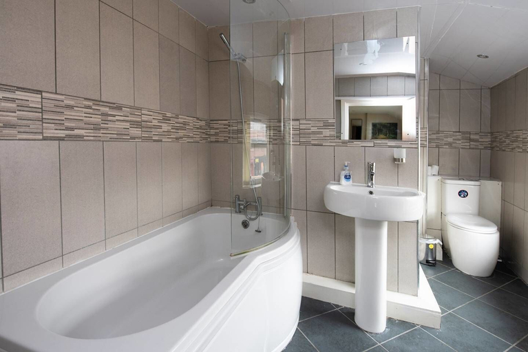 Bathroom 5, Stunning Penthouse in NQ, City Centre ! Sleeps 8, Manchester