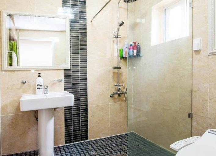 Bathroom 3, Jeju Platinum Caravan, Jeju