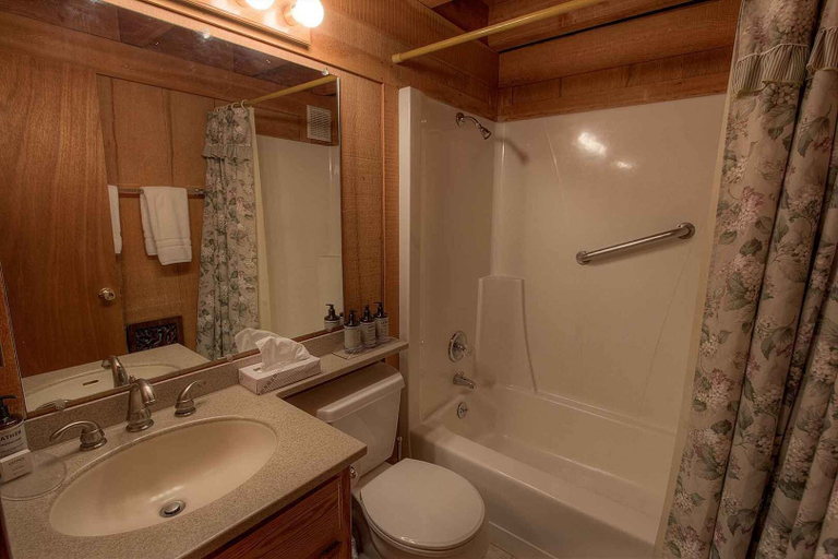 Bathroom 4, Chimney Rock Condo 3 Bedroom Condo by RedAwning, Douglas
