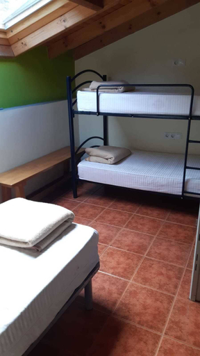 Bedroom 3, Albergue Fayacava, Asturias