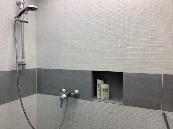Bathroom 4, Pick A Flat's Apartment on Montorgueil - Rue des Petits Carreaux, Paris