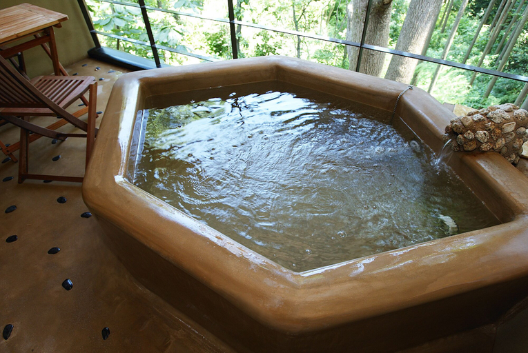 Bathroom 5, Hana no kumo, Itō