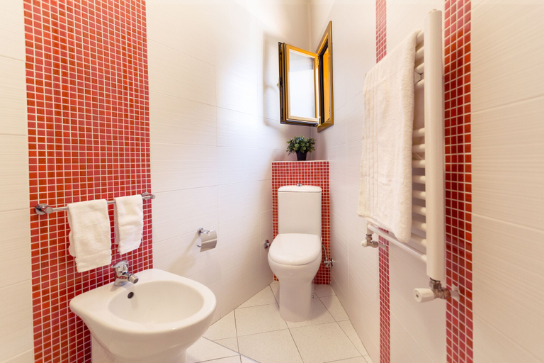 Bathroom 3, Rocca degli Etnei, Catania