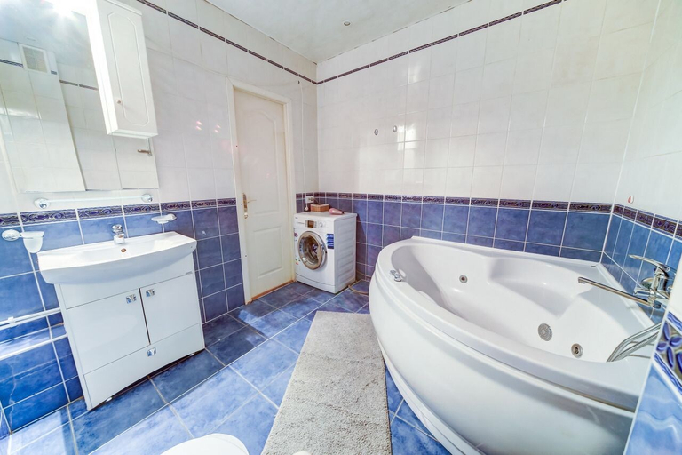 Bathroom 2, AG Apartment Lensoveta 88, Sankt-Peterburg gorsovet