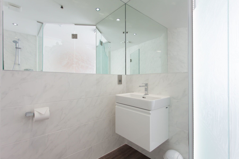 Bathroom 4, The Orlando, Cambridgeshire