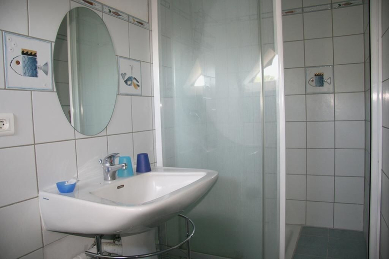 Bathroom 4, La vignolle, Dordogne
