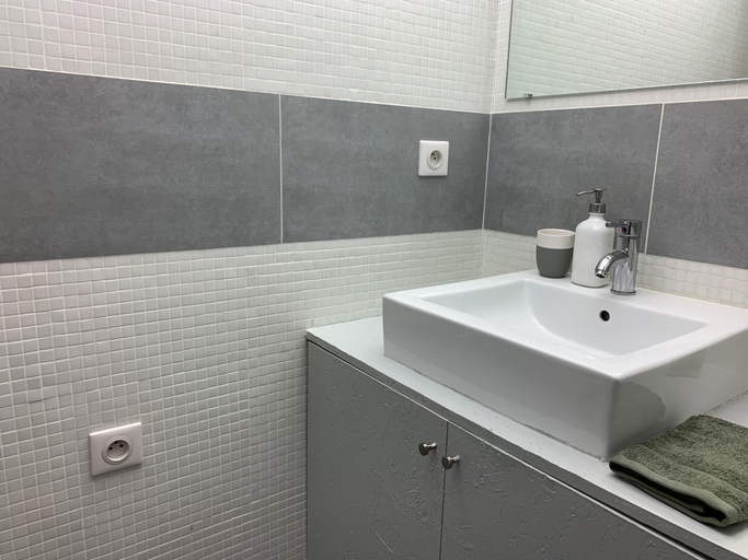Bathroom 4, Pick A Flat's Apartment on Montorgueil - Rue des Petits Carreaux, Paris