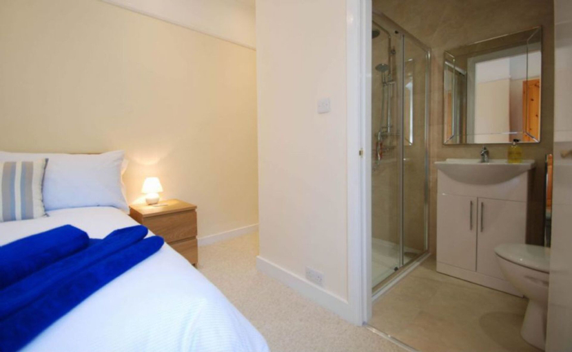 Bathroom 4, Bron y Graig, Conwy