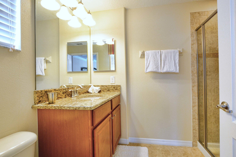 Bathroom 5, 3045pp, Osceola