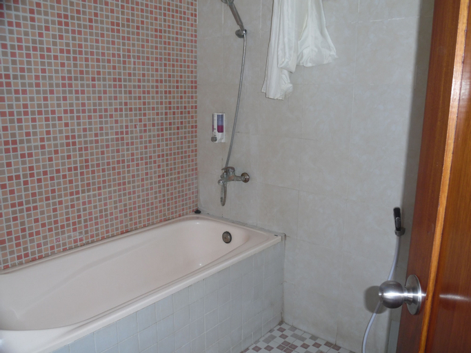 Bathroom 11
