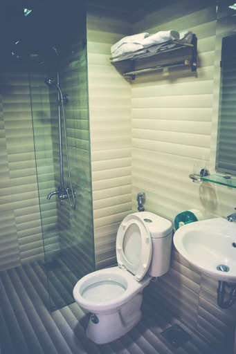 Bathroom, Moonlight Halong Homestay, Hạ Long