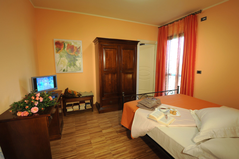 Bedroom 2, Villa Vecchio, Cuneo