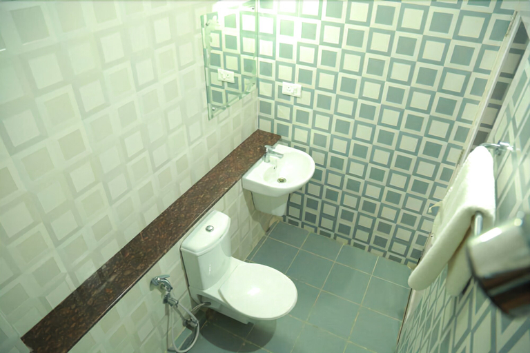 Bathroom 3, Hare krishna inn, Thrissur