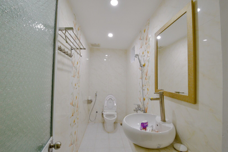 Bathroom 4, So Ri Hotel, Qui Nhơn