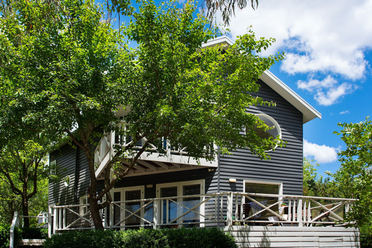 Boatshed House, Hepburn - East