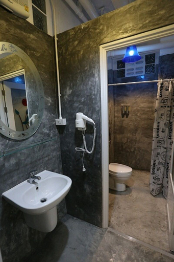 Bathroom 5, iDeal Beds Hostel Ao Nang Beach, Mueang Krabi