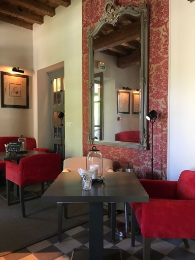 Public Area 5, La Bastide de Boulbon, Bouches-du-Rhône