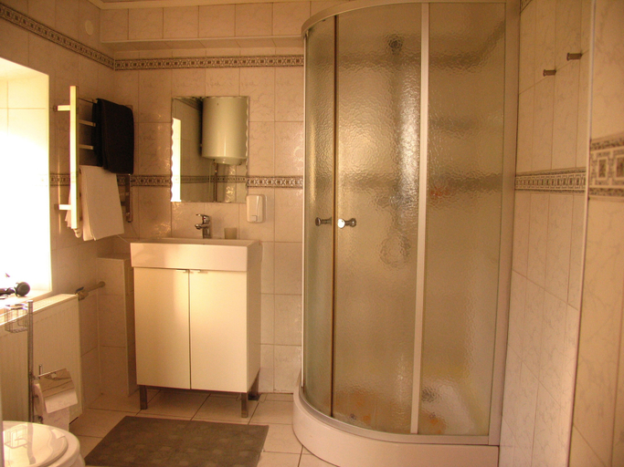 Bathroom 3, Memo's Boutique Guesthouse, Ak-Suu