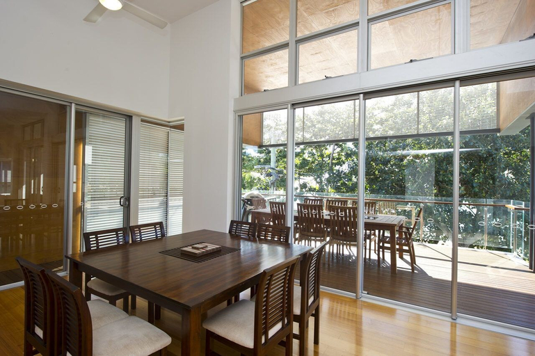 Others 5, Maggies Beachfront Apt. 5, Magnetic Island