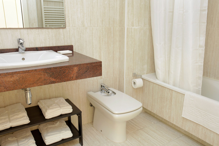 Bathroom 3, 1214 - Two Bedrooms Ciutadella Apartment, Barcelona