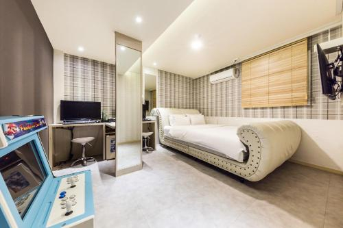Shine Hotel, Gangbuk