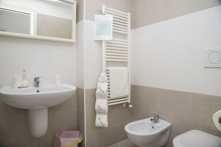 Bathroom 4, A due passi, Taranto