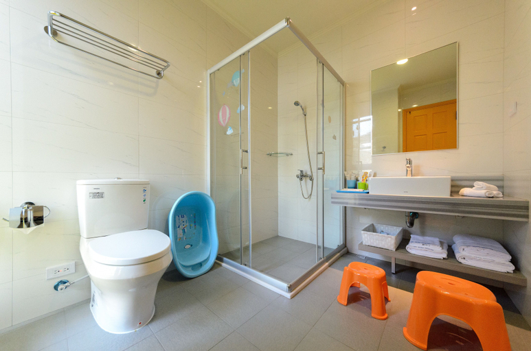 Bathroom 4, Elsa House, Tainan