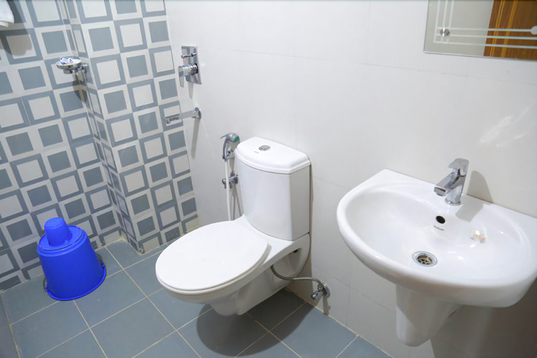 Bathroom 5, Hare krishna inn, Thrissur