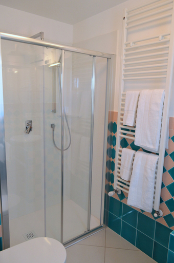 Bathroom 5, Le Vele, Salerno