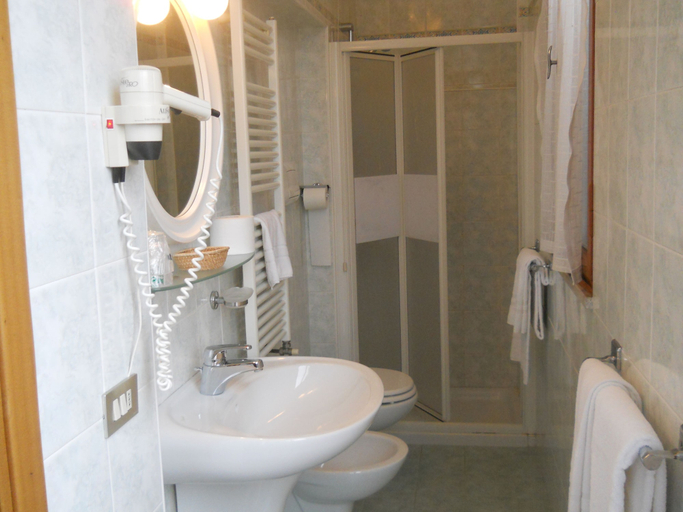 Bathroom 4, Hotel Ristorante Il Rustichello, Brescia