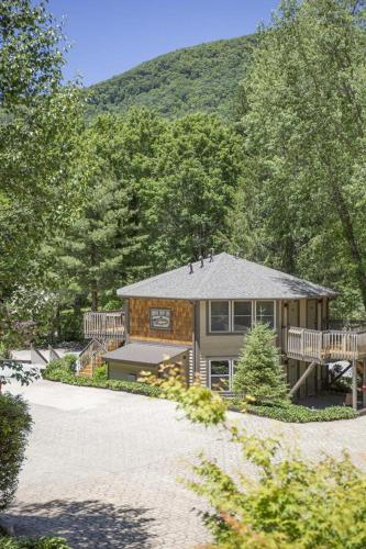 Brook Trout Inn, Transylvania