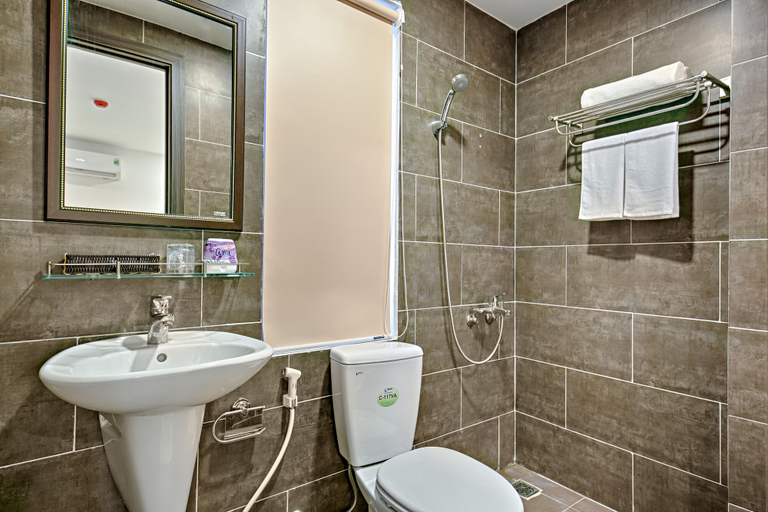 Bathroom 5, Kaluga Hotel, Da Nang