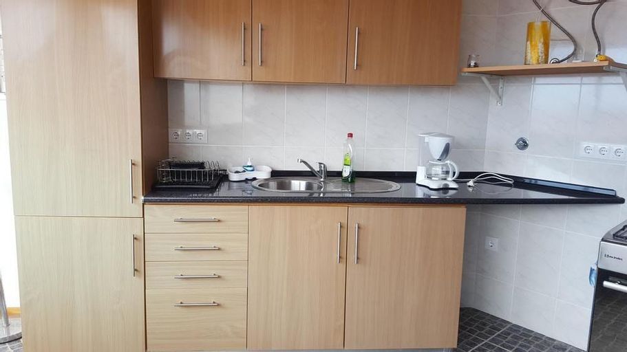 Studio in Funchal, With Wonderful sea View, Furnished Balcony and Wifi, Funchal