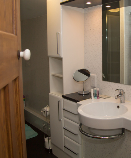 Bathroom 5, Greenbank Farmhouse, Cumbria