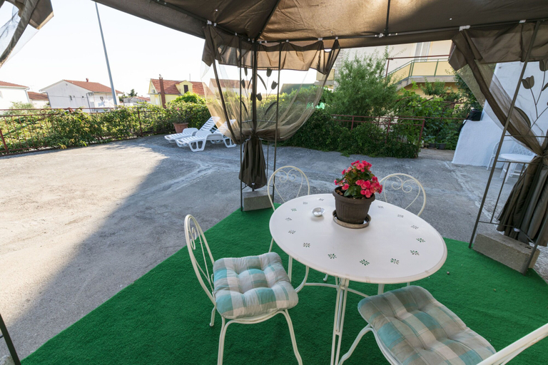Others 5, Apartment Joso, Primošten