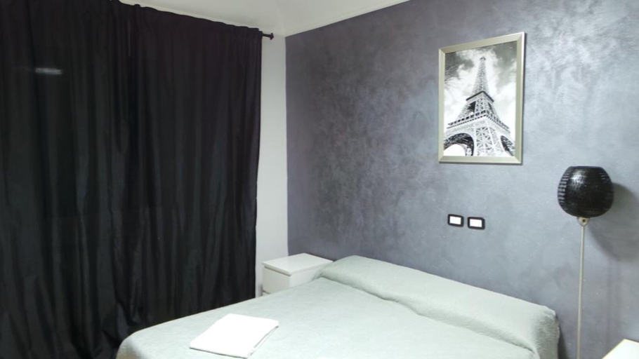 Bedroom 3, Babyface, Rome