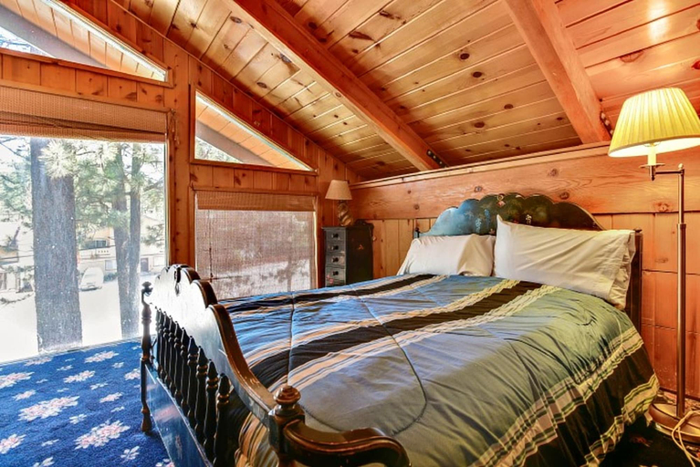 Bedroom 3, Summit Escape Lodge, San Bernardino