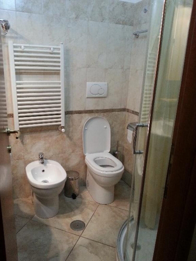 Bathroom 5, Babyface, Rome