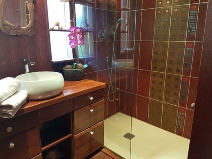 Bathroom 4, la Varangue, Gironde