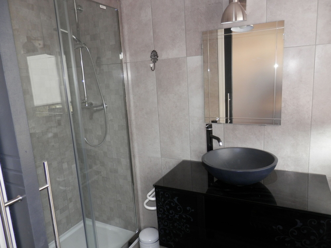 Bathroom 5, Appart hôtel Chanzy Angoulême Soyaux, Charente