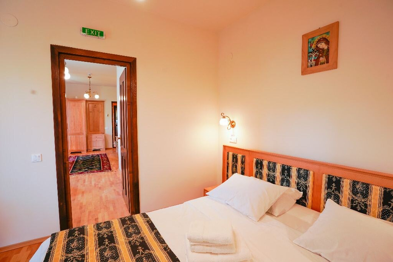 Felix Pension, Prajila