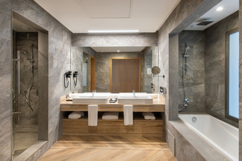 Bathroom 11