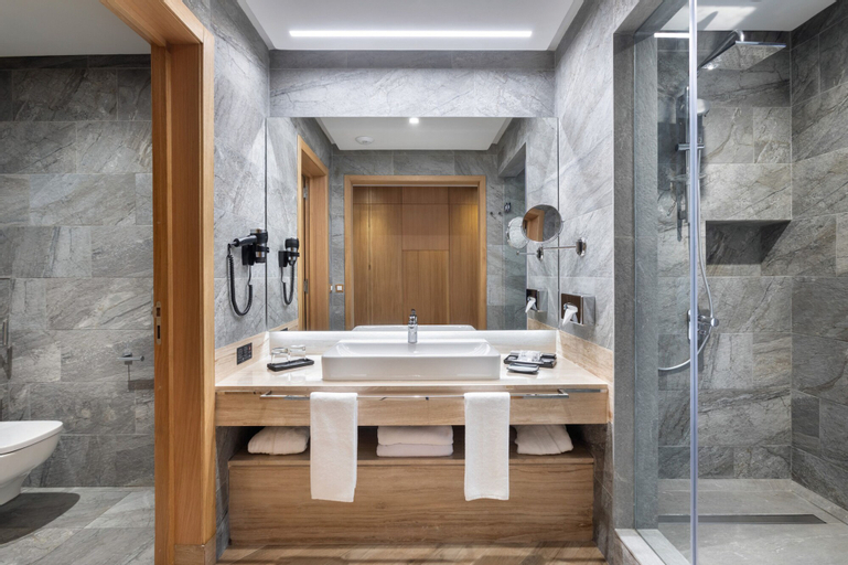 Bathroom 4