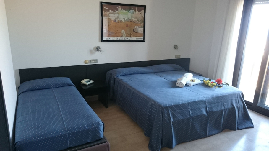 Bedroom 3, Hotel Grand Meeting, Rimini