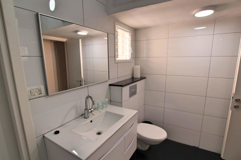 Bathroom 5, Arendalzrail Apartment - Balfour 35