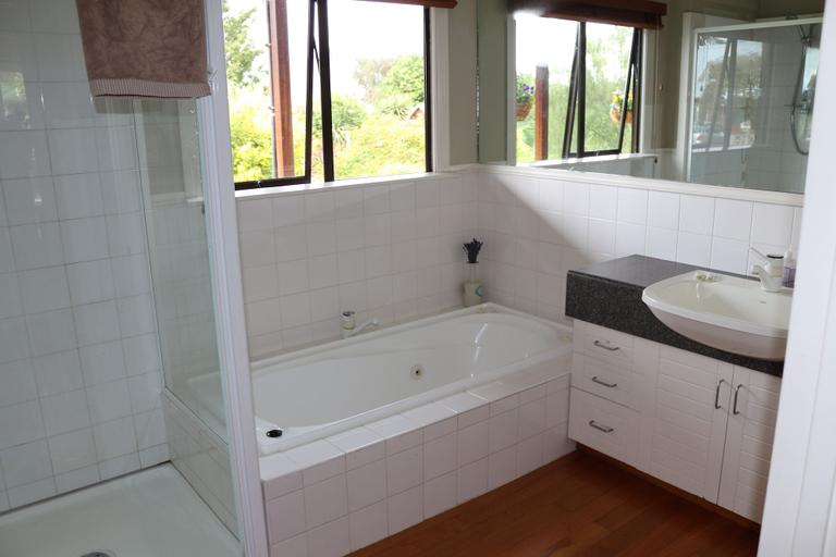 Bathroom 5, Mountain View Lodge, Queenstown-Lakes