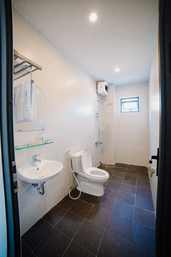 Bathroom 4, Candyinn, Huế